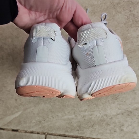 Altra - Picture 7 of 8